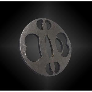 Tsuba Nagamaru Gata. Japan – Edo Period (1606 – 1868)