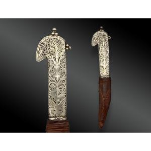 Yemeni Dagger, Khadaam. Engraved Silver Handle.