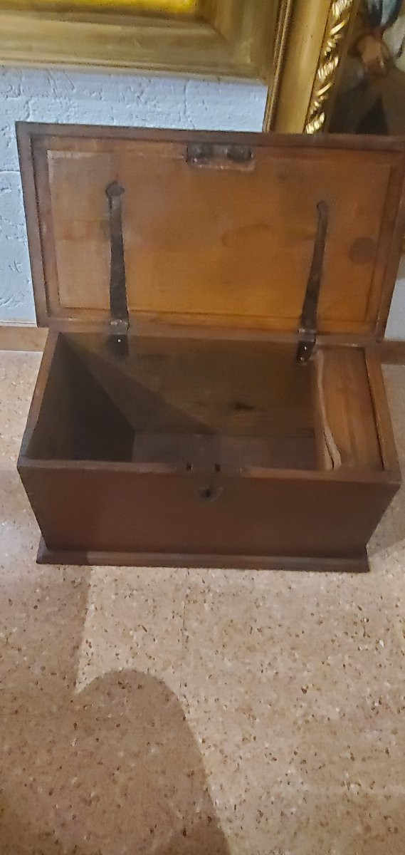 Piccola Cassapanca in noce epoca 1700-photo-7