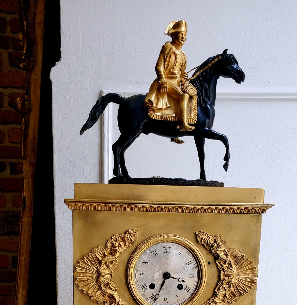 Orologio epoca Impero raffigurante Napoleone a cavallo , l'orologio è in bronzo dorato 18 kt-photo-2
