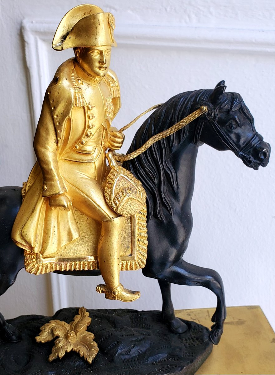 Orologio epoca Impero raffigurante Napoleone a cavallo , l'orologio è in bronzo dorato 18 kt-photo-4