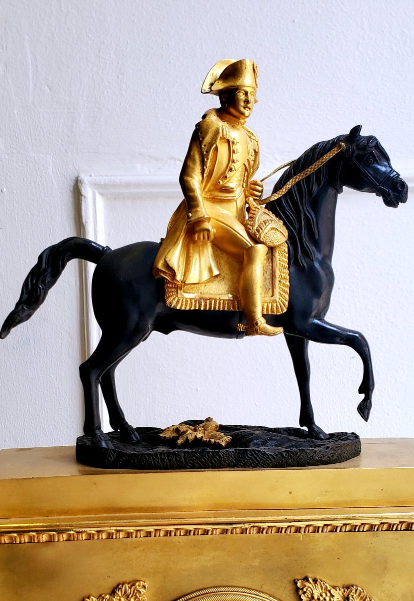 Orologio epoca Impero raffigurante Napoleone a cavallo , l'orologio è in bronzo dorato 18 kt-photo-3