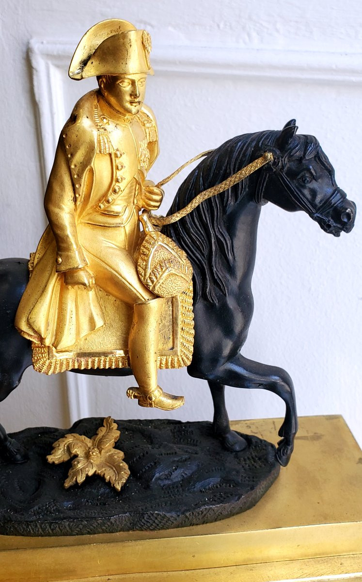 Orologio epoca Impero raffigurante Napoleone a cavallo , l'orologio è in bronzo dorato 18 kt-photo-7
