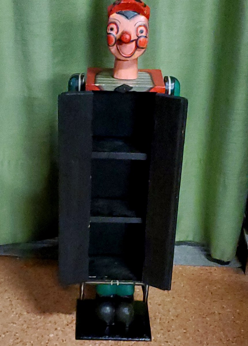 Pinocchio in legno , con mobiletto ,manifattura Italiana epoca 1940 circa -photo-2
