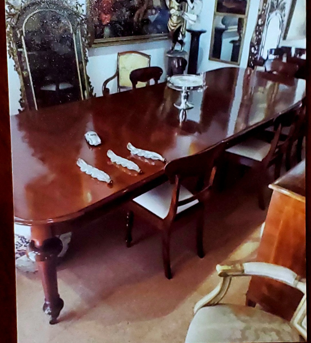 Tavolo Inglese Vittoriano ,in legno di mogano . Questo Tavole è allungabile a piacimento 