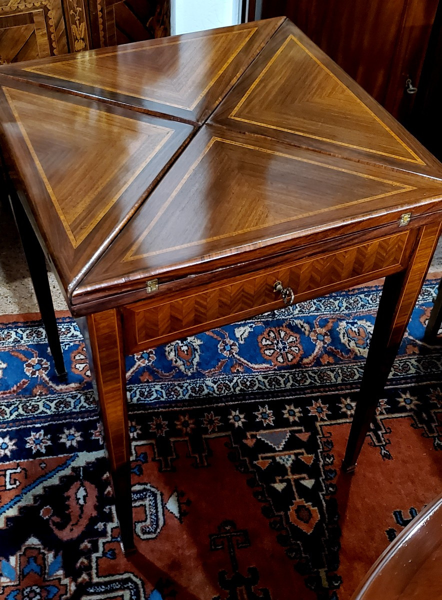 Tavolino da gioco luigiXVI manifattura francese epoca 1860 (circa) in legno rosa ,palissandro 