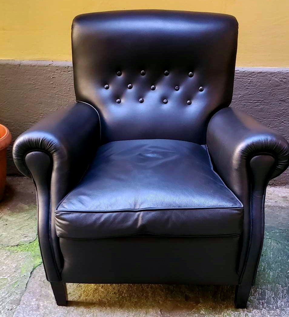 2 poltrone 1 pouf , Frau anni 1970 ,in vera pelle nera -photo-2
