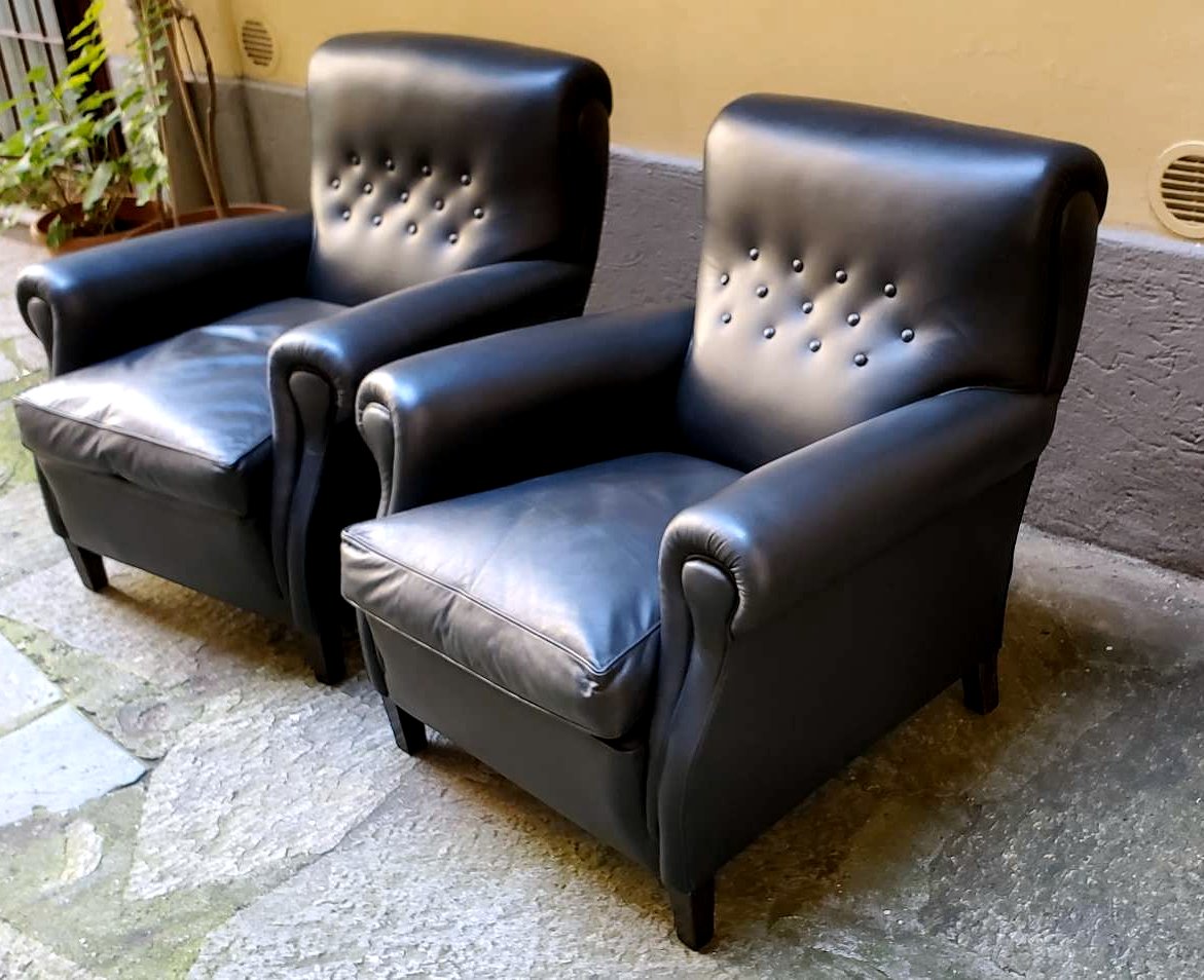 2 poltrone 1 pouf , Frau anni 1970 ,in vera pelle nera -photo-1