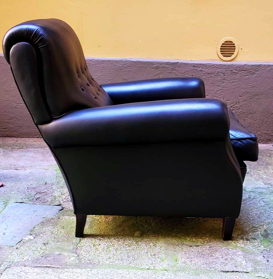 2 poltrone 1 pouf , Frau anni 1970 ,in vera pelle nera -photo-3