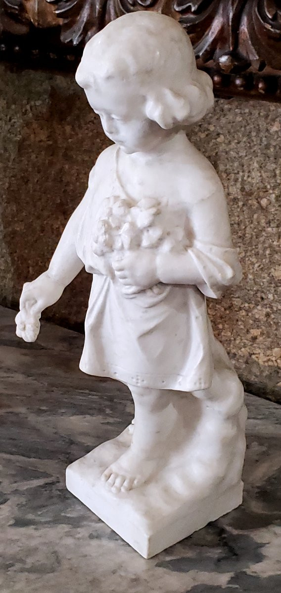 Antica scultura in marmo bianco  raffigurante bambina con fiori in mano ,epoca 1850 -photo-2
