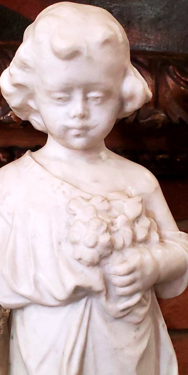 Antica scultura in marmo bianco  raffigurante bambina con fiori in mano ,epoca 1850 -photo-3