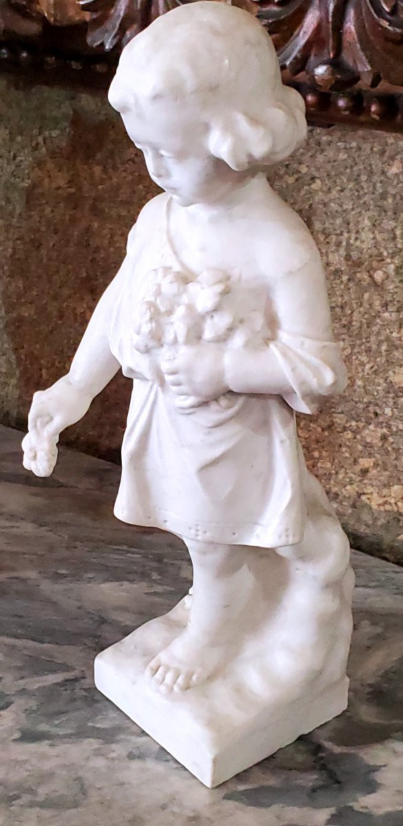 Antica scultura in marmo bianco  raffigurante bambina con fiori in mano ,epoca 1850 -photo-2