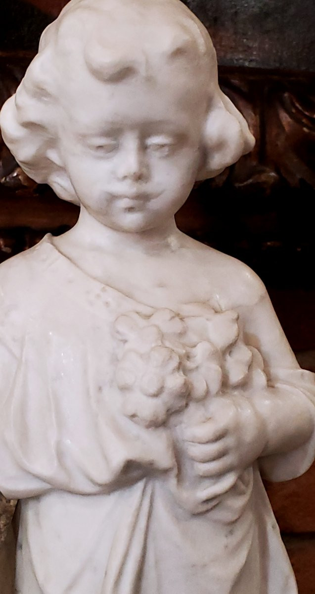 Antica scultura in marmo bianco  raffigurante bambina con fiori in mano ,epoca 1850 -photo-3