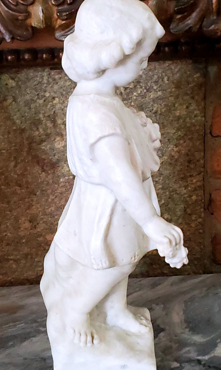 Antica scultura in marmo bianco  raffigurante bambina con fiori in mano ,epoca 1850 -photo-4