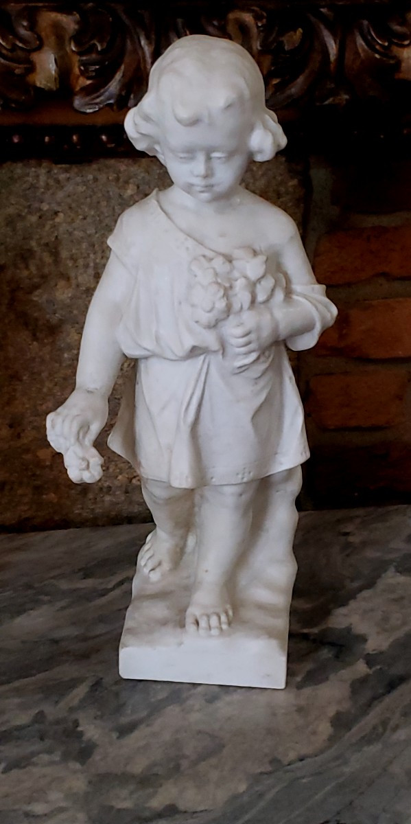 Antica scultura in marmo bianco  raffigurante bambina con fiori in mano ,epoca 1850 