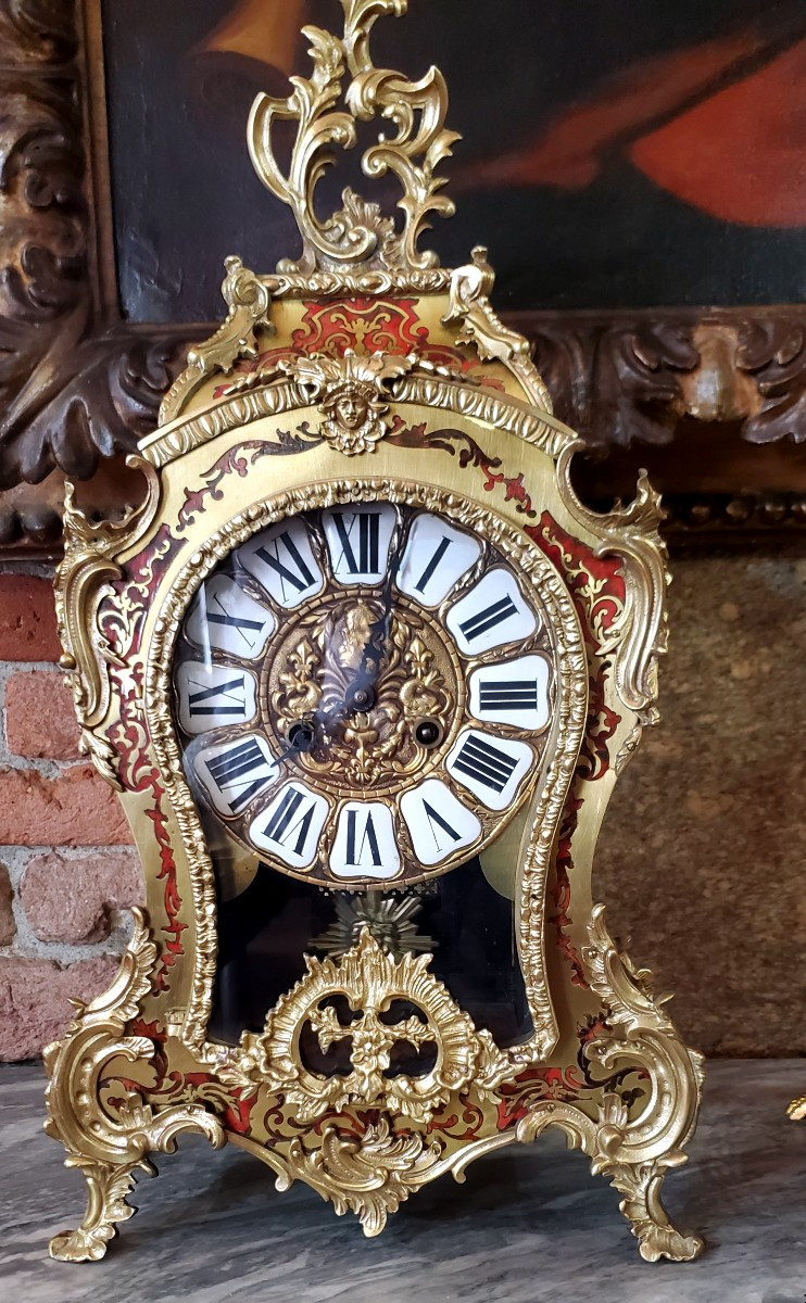 Orologio Boulle stile Luigi xv ,cassa in legno rivestita con decori in ottone inseriti in lacca