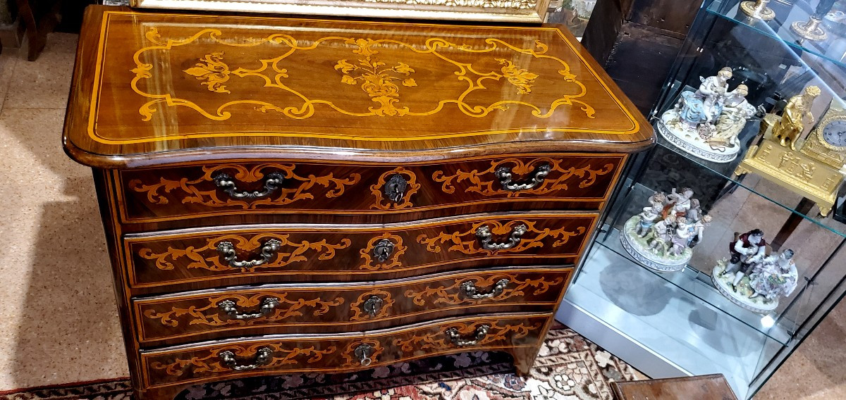 Antico Cassettone Barocco epoca 1750 manifattura Italiana (Piemonte) in legno di noce 