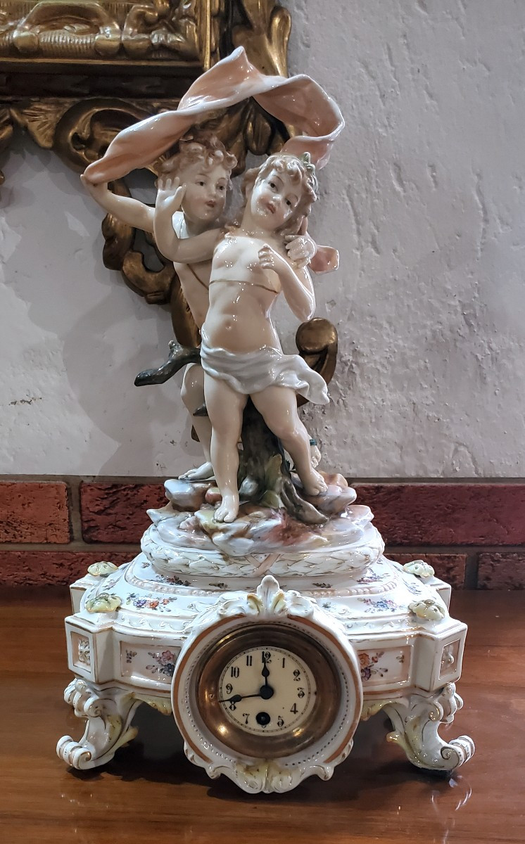 Antico orologio in porcellana ,manifattura tedesca ,epoca seconda metà 1800