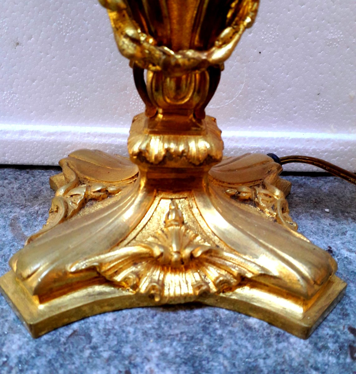 Candelabro Napoleone III epoca 1860 in bronzo cesellato e dorato .-photo-3
