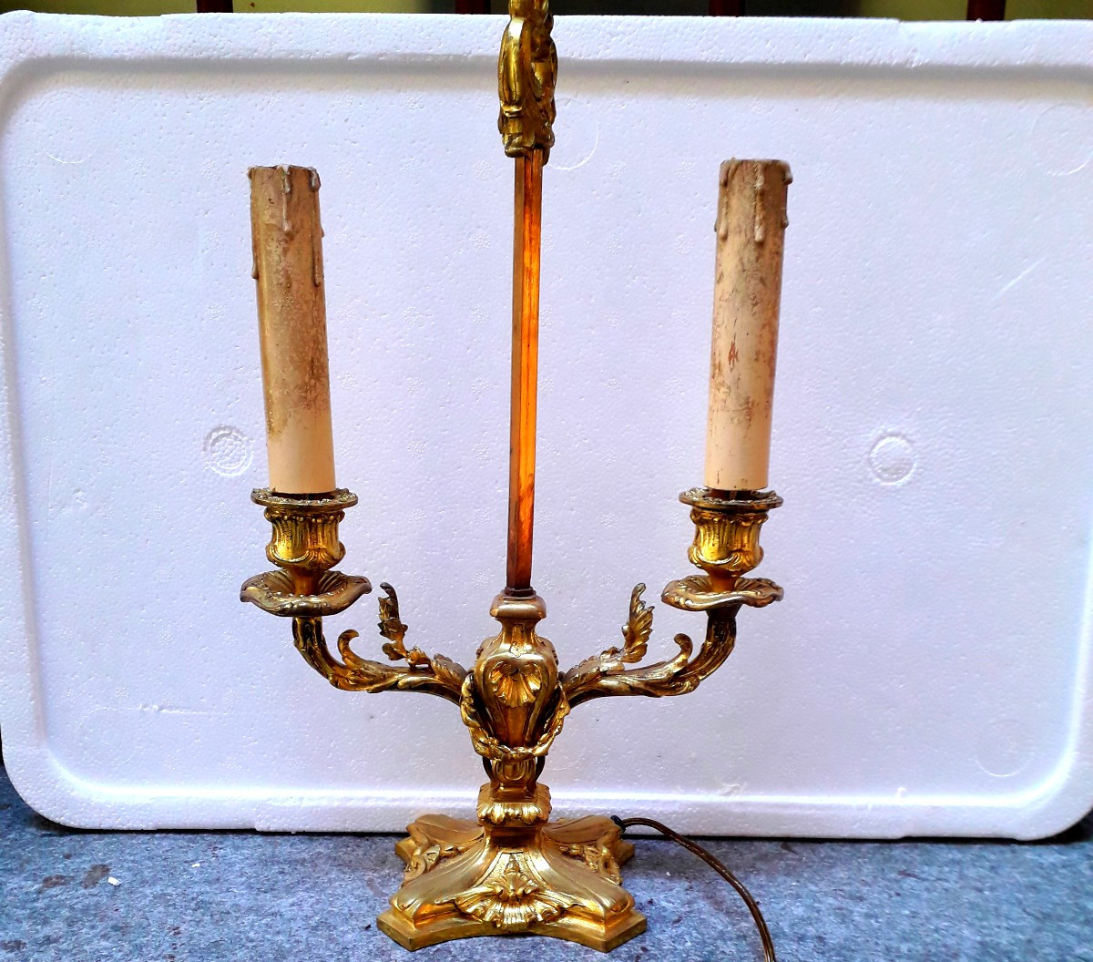 Candelabro Napoleone III epoca 1860 in bronzo cesellato e dorato .