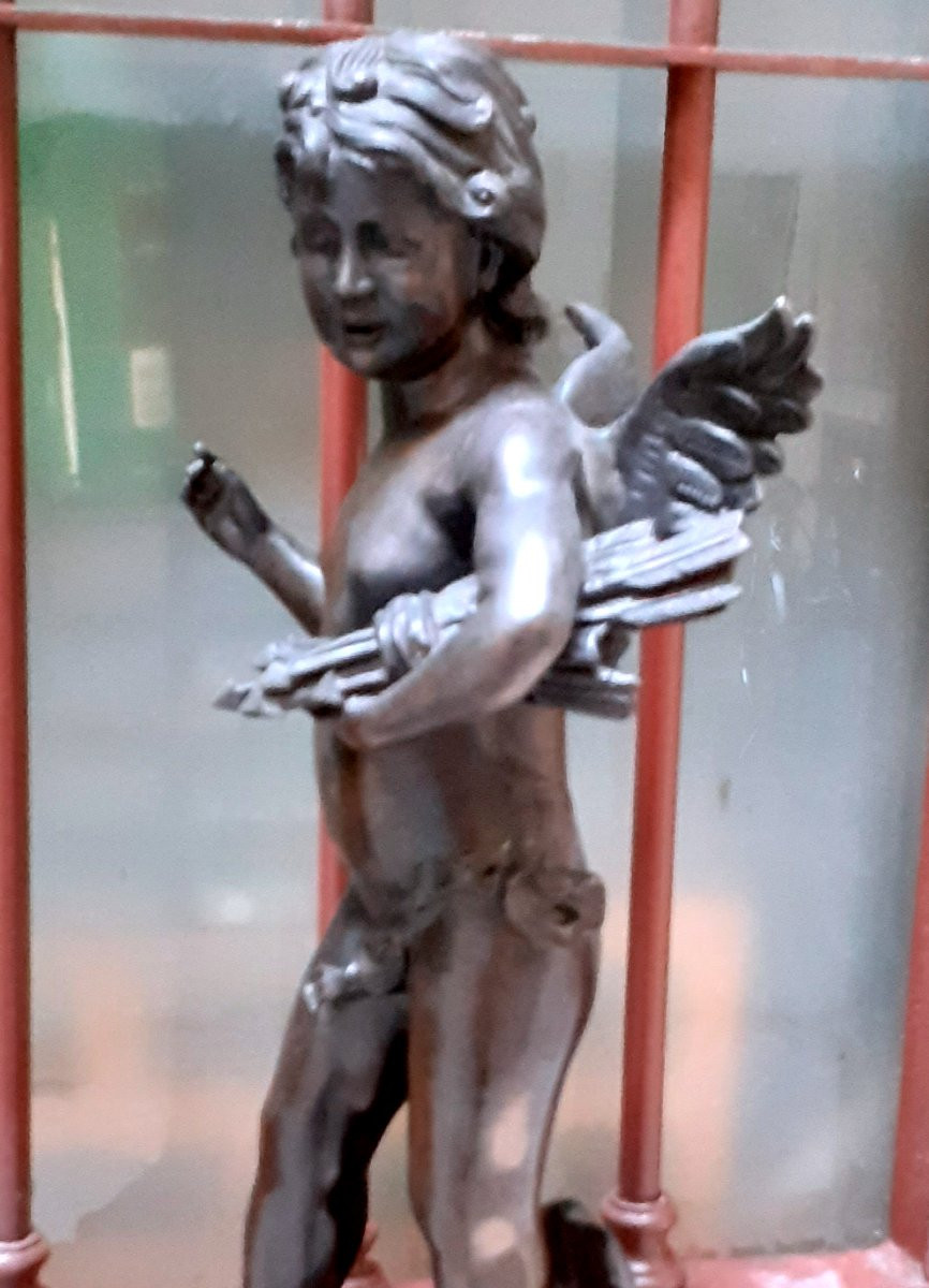 Scultura in bronzoraffigurante Cupido con arco e frecce . -photo-6