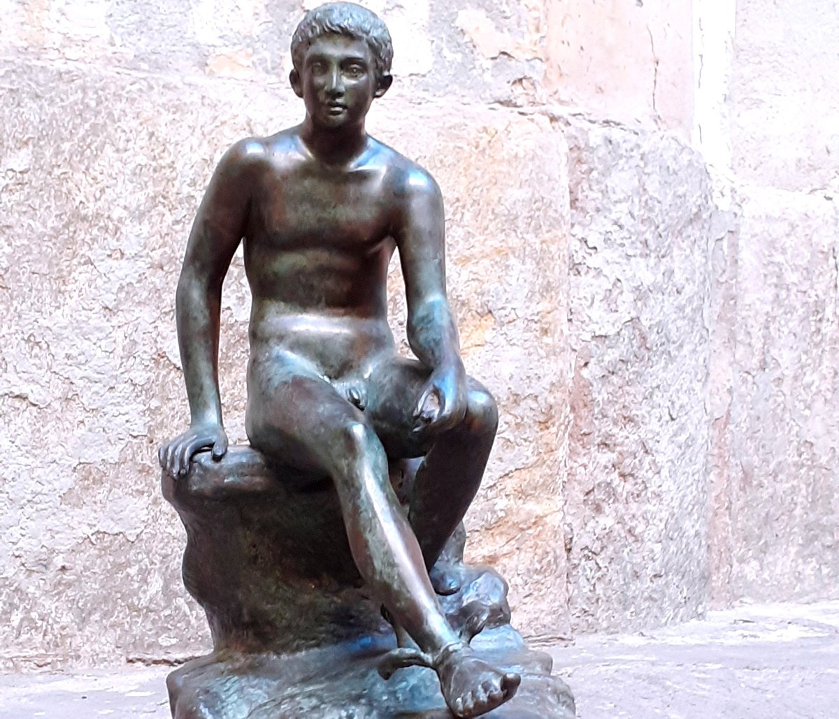 Scultura in bronzo raffigurante Mercurio seduto (messaggero degli dei, figlio di Giove) -photo-2