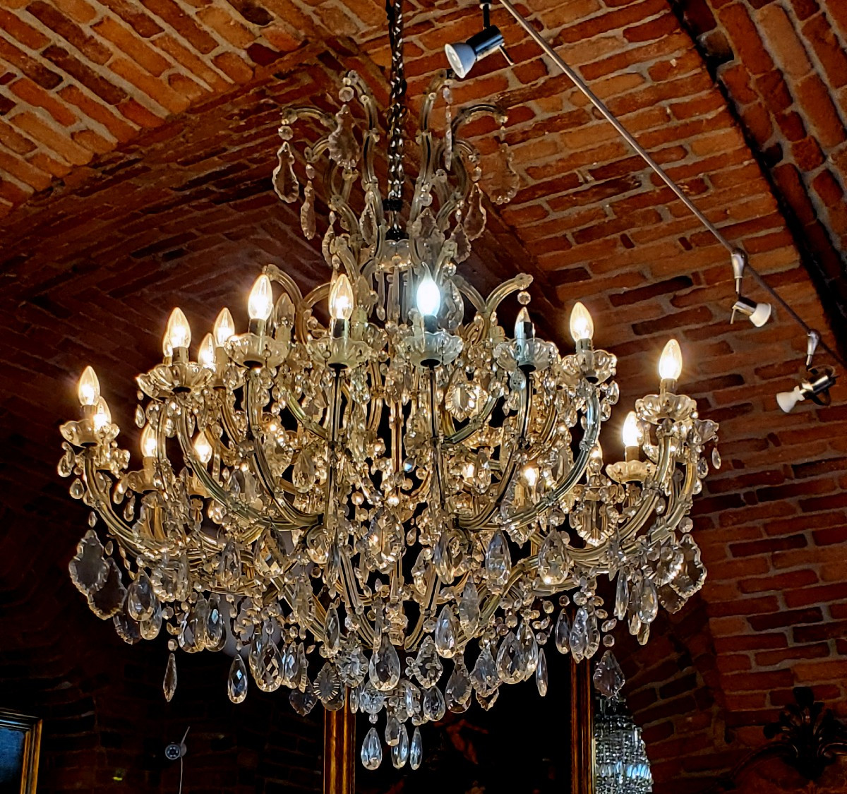 Antico Lampadario Maria Teresa , struttura in ferro rivestita in cristallo alto 150 cm 