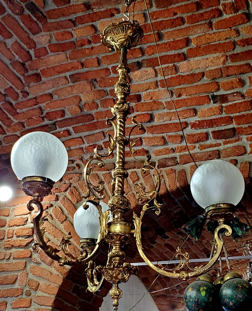 Antico Lampadario stile Barocco epoca seconda metà 1800 in bronzo dorato 