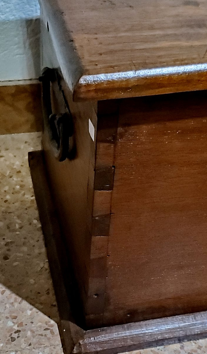 Antica Cassapanca in legno di noce epoca seconda metà 1700 , manifattura Spagnola .-photo-2