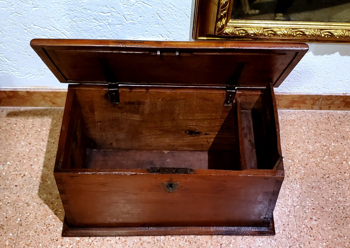 Antica Cassapanca in legno di noce epoca seconda metà 1700 , manifattura Spagnola .-photo-4