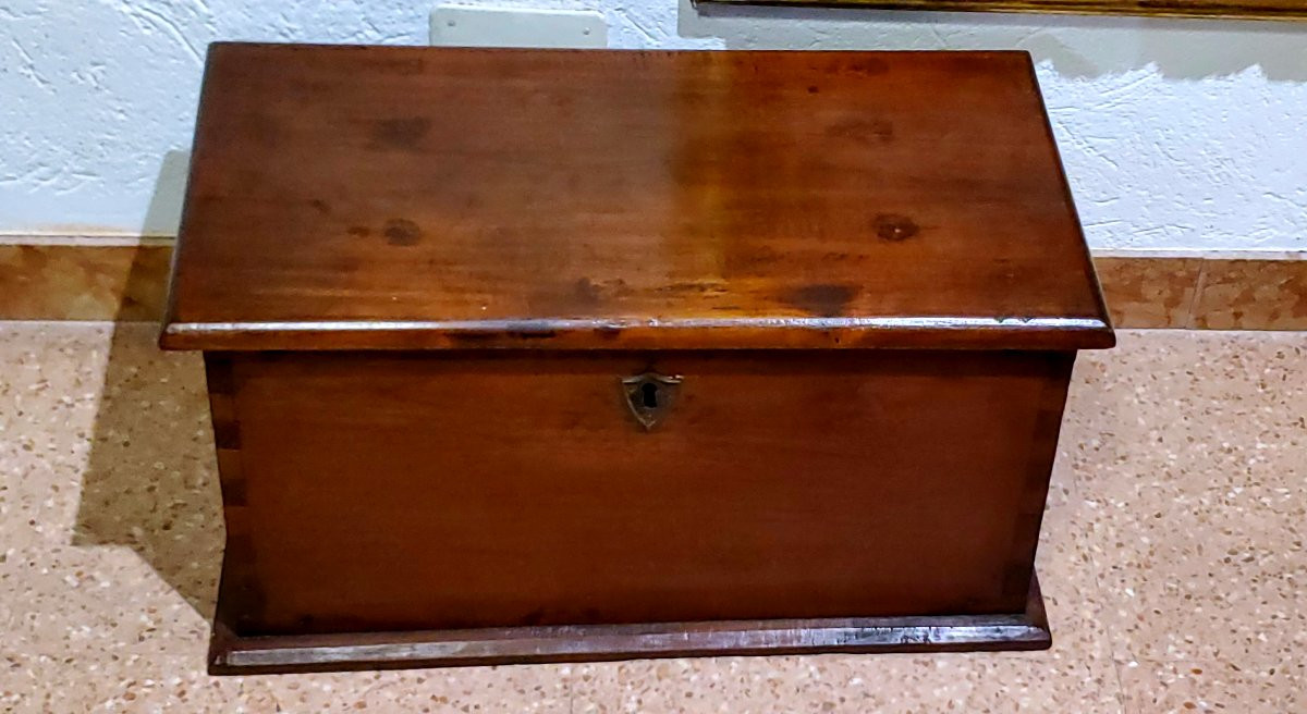 Antica Cassapanca in legno di noce epoca seconda metà 1700 , manifattura Spagnola .-photo-1
