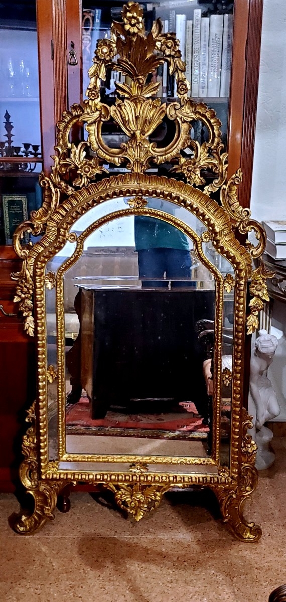 Antica specchiera in legno scolpito e dorato stle Luigi XV ,di manifattura Italiana 