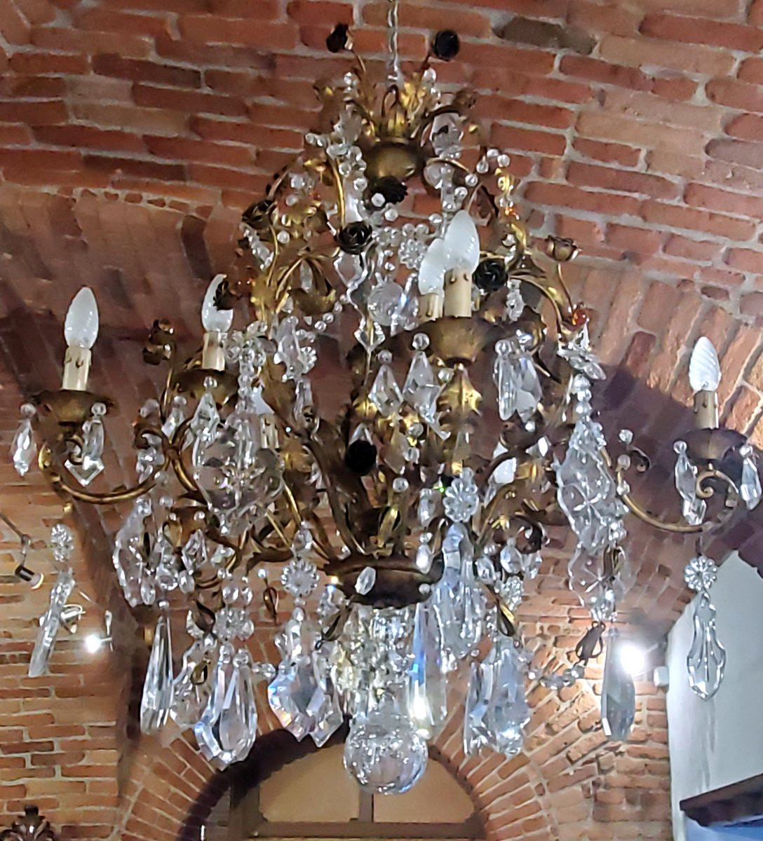 Lampadario in ferro battuto , e decorazioni foglie e fiori in lamierino -photo-4