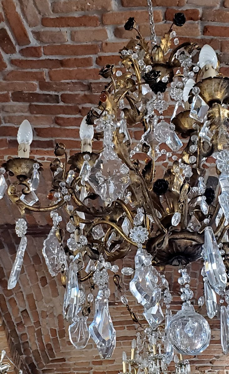 Lampadario in ferro battuto , e decorazioni foglie e fiori in lamierino -photo-1