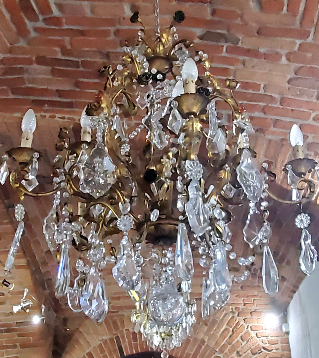 Lampadario in ferro battuto , e decorazioni foglie e fiori in lamierino -photo-4