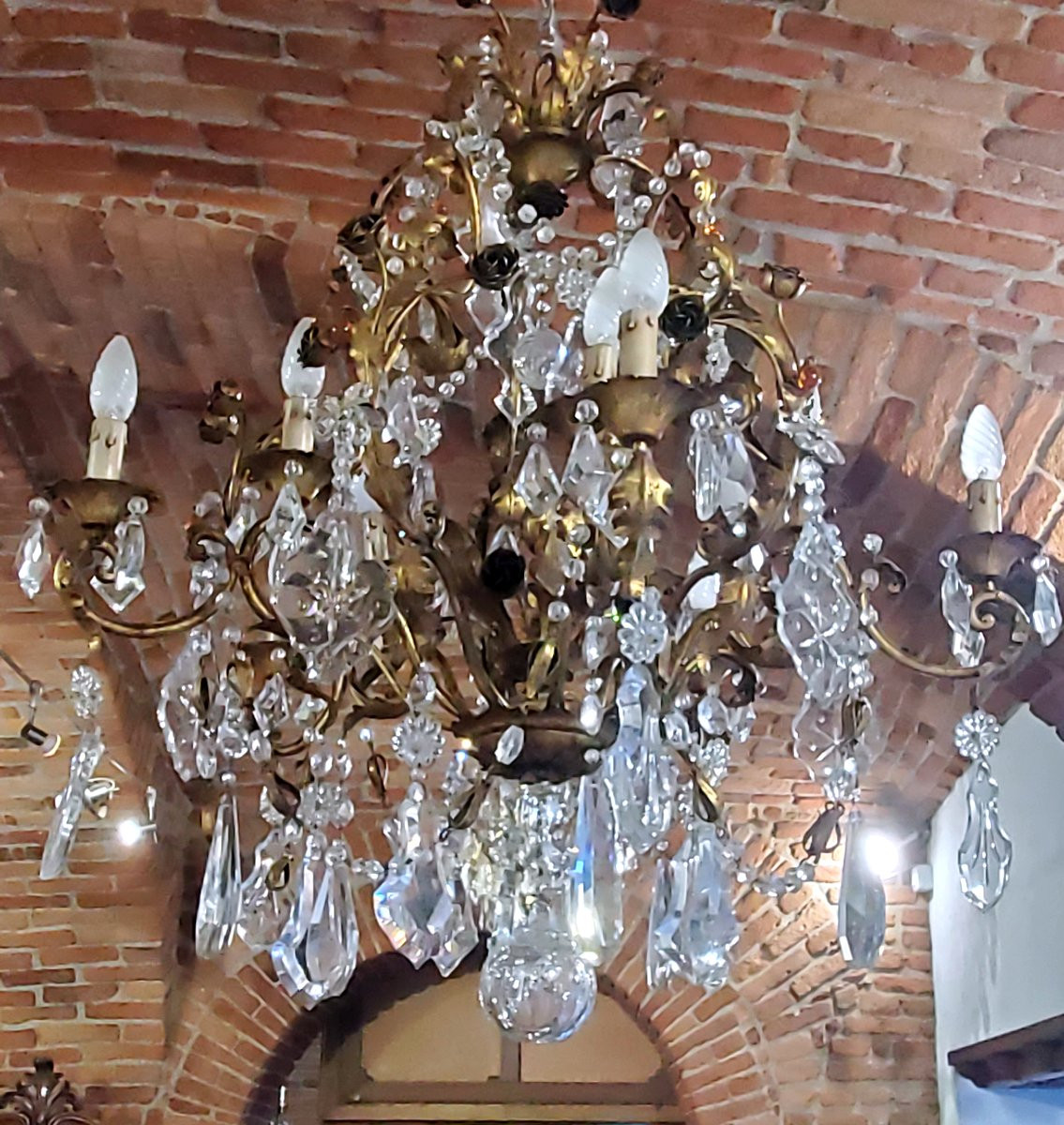 Lampadario in ferro battuto , e decorazioni foglie e fiori in lamierino -photo-5
