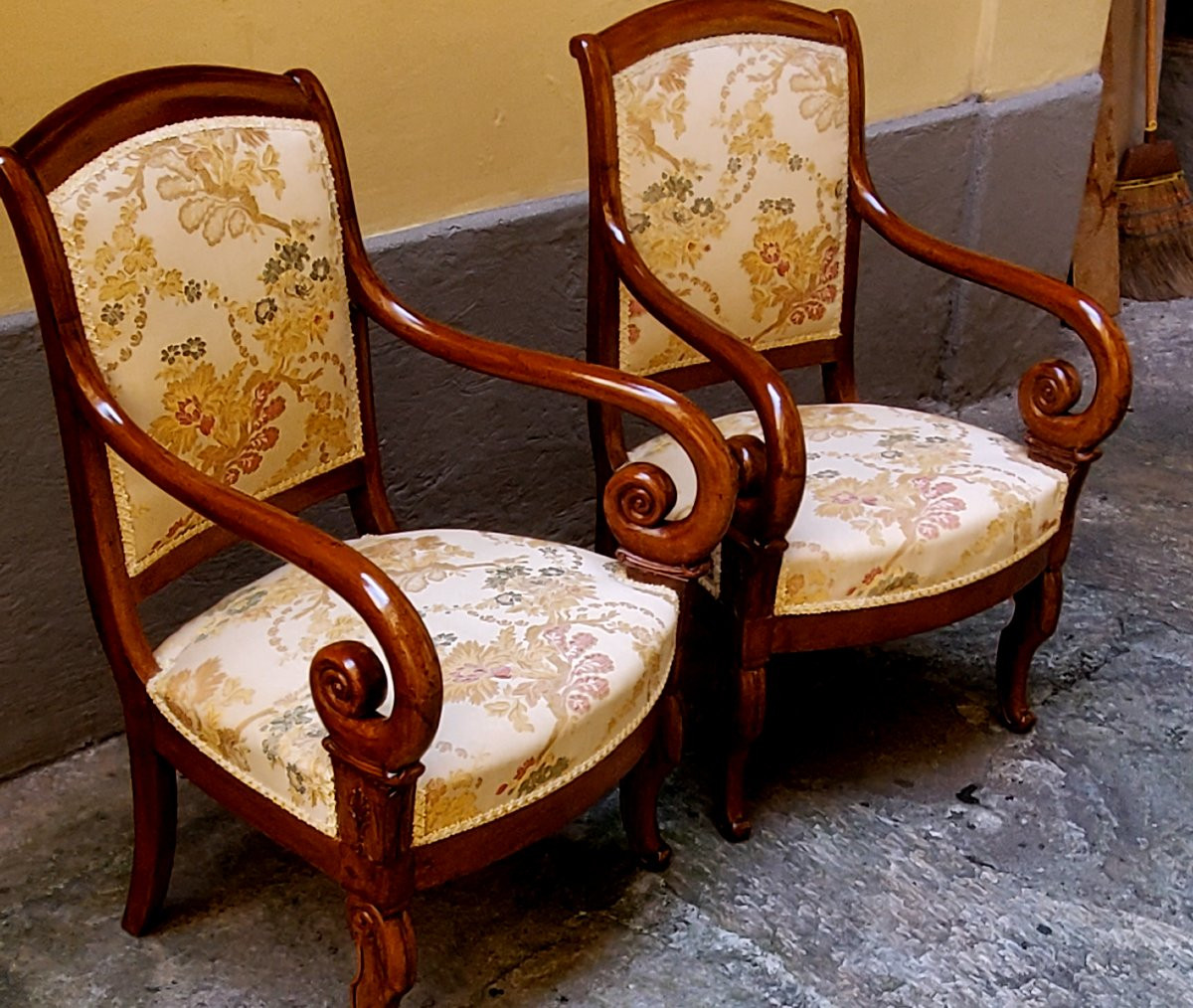 Antiche poltrone epoca Carlo x ,in legno di mogano ,di manifattura Francese . -photo-4