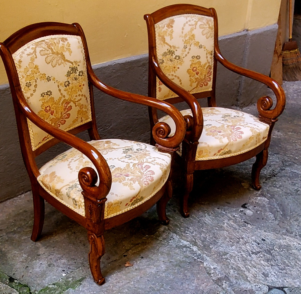 Antiche poltrone epoca Carlo x ,in legno di mogano ,di manifattura Francese . 
