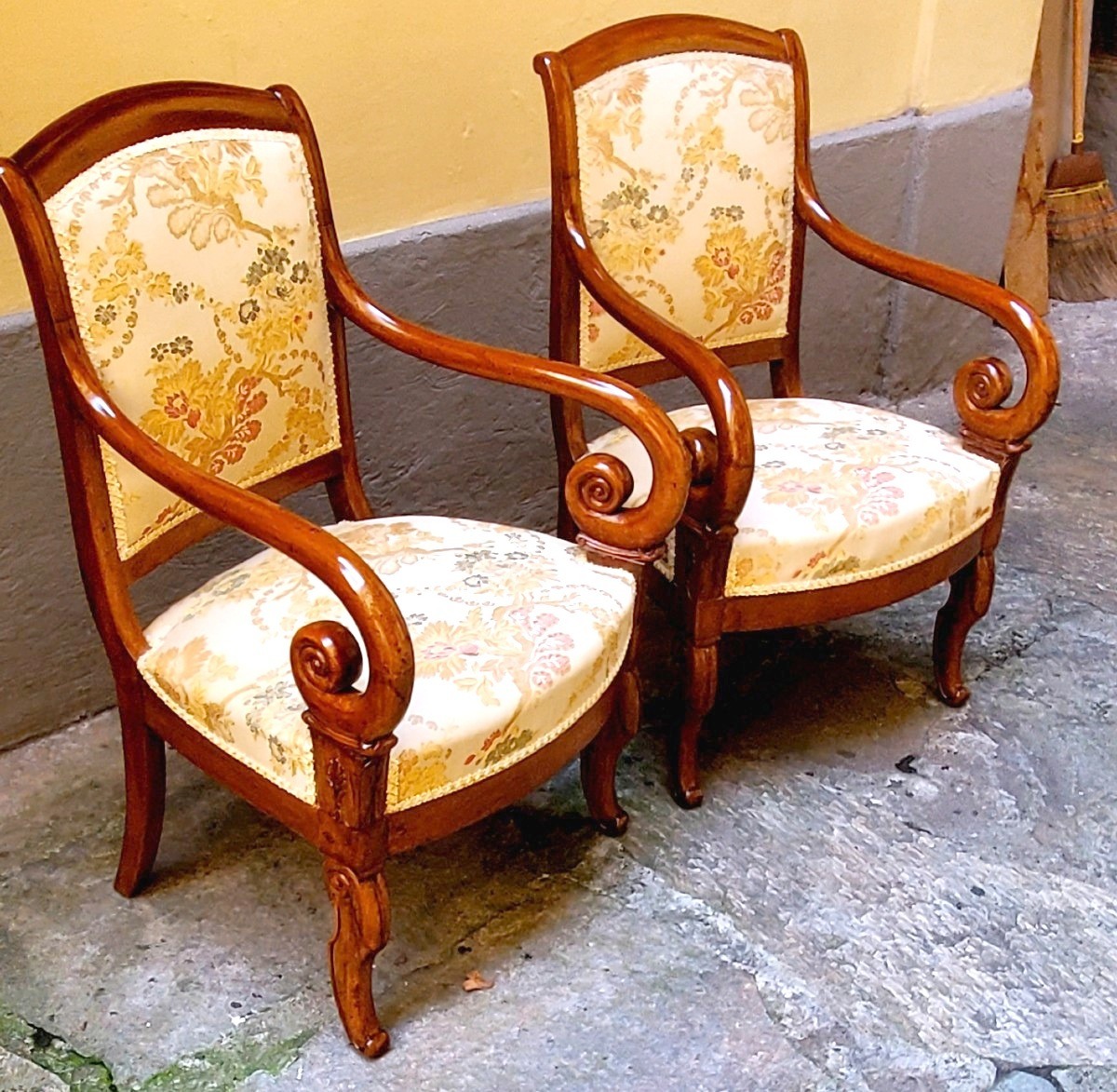 Antiche poltrone epoca Carlo x ,in legno di mogano ,di manifattura Francese . 