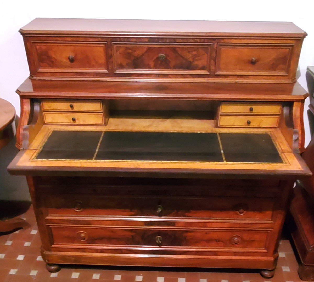 Ribalta antica epoca Luigi Filippo , di manifattura Francese in legno di noce 