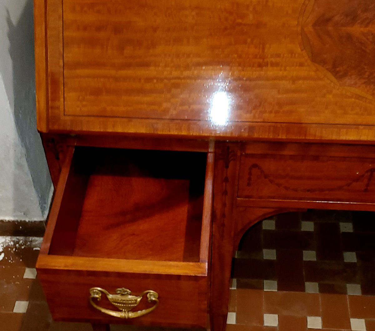 Antica ribalta Vittoriana di manifattura Inglese in legno di Satinwood .-photo-8