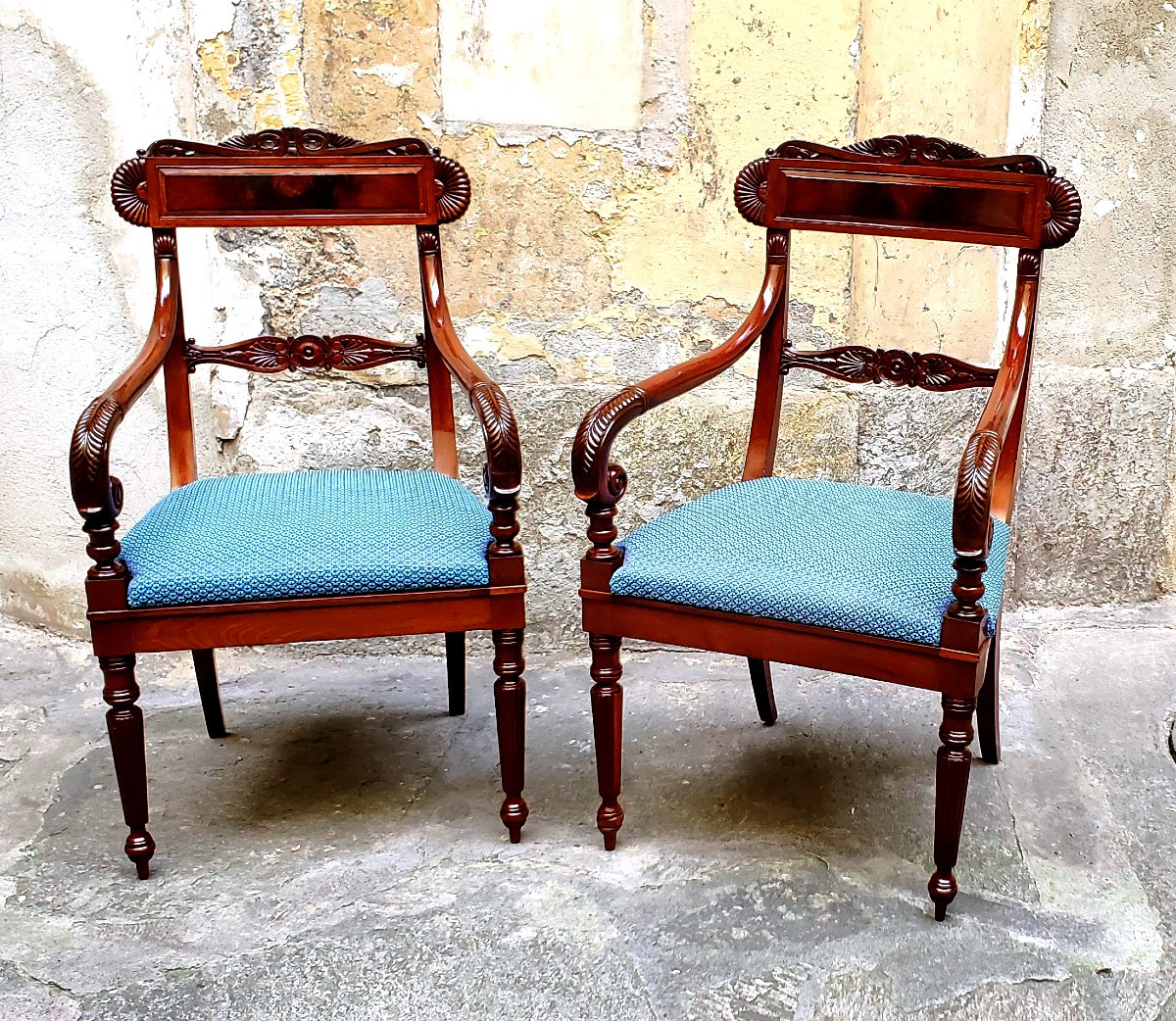 Antiche poltrone Carlo x in legno di palissandro .