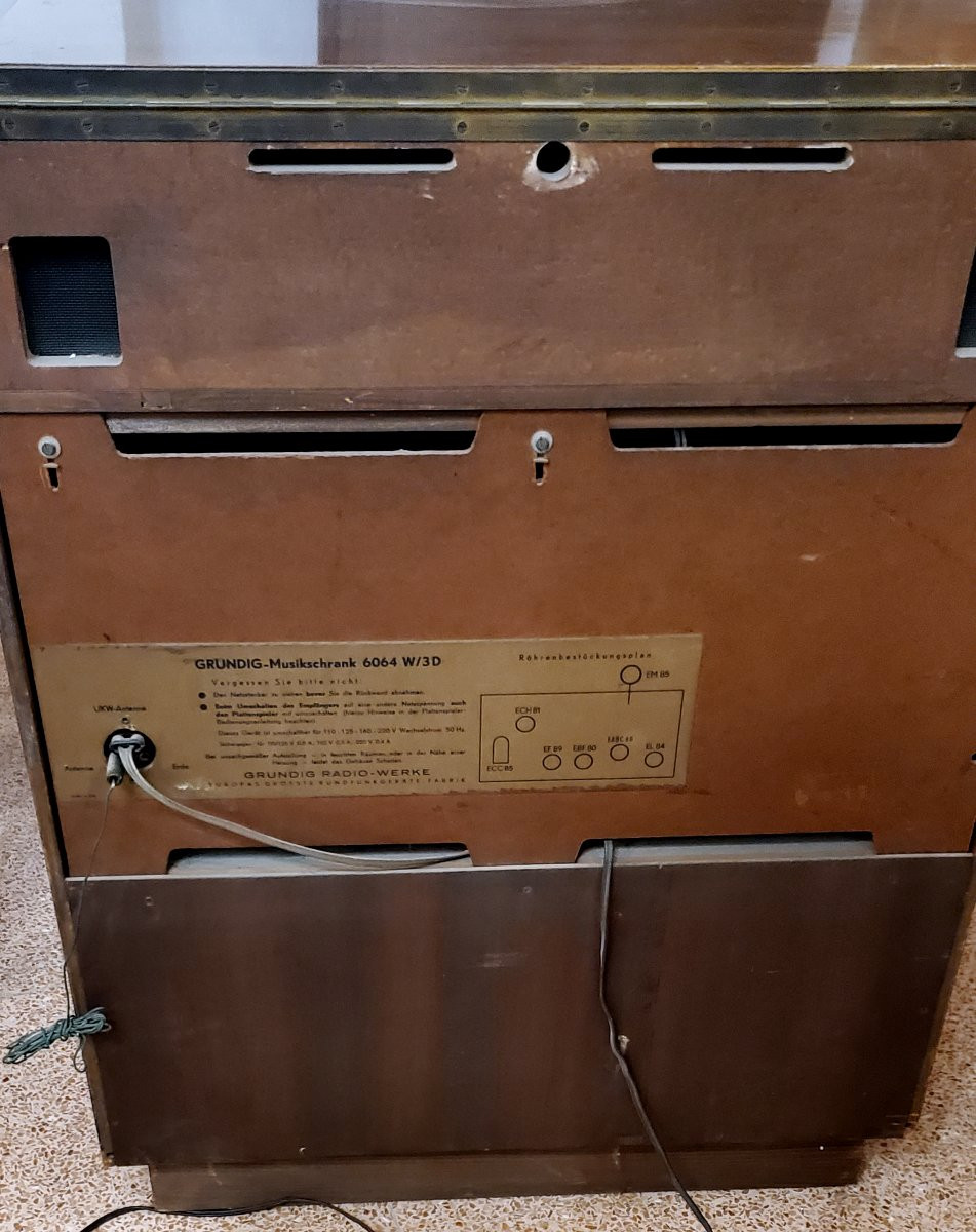Radio anni 50 marca Grundig, con giradischi-photo-2