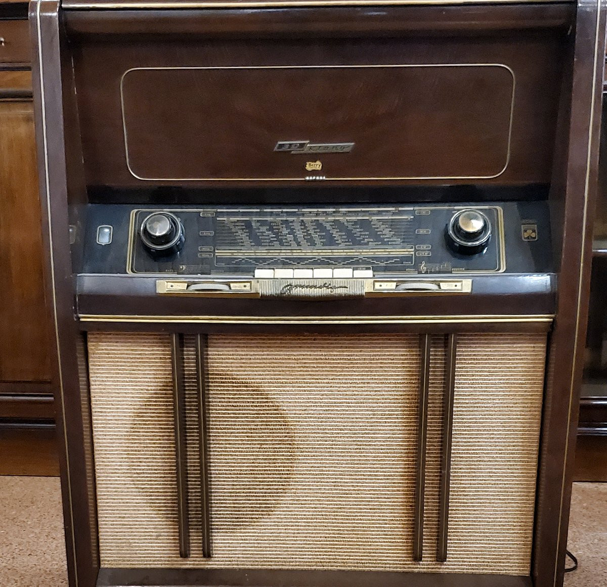 Radio anni 50 marca Grundig, con giradischi-photo-3