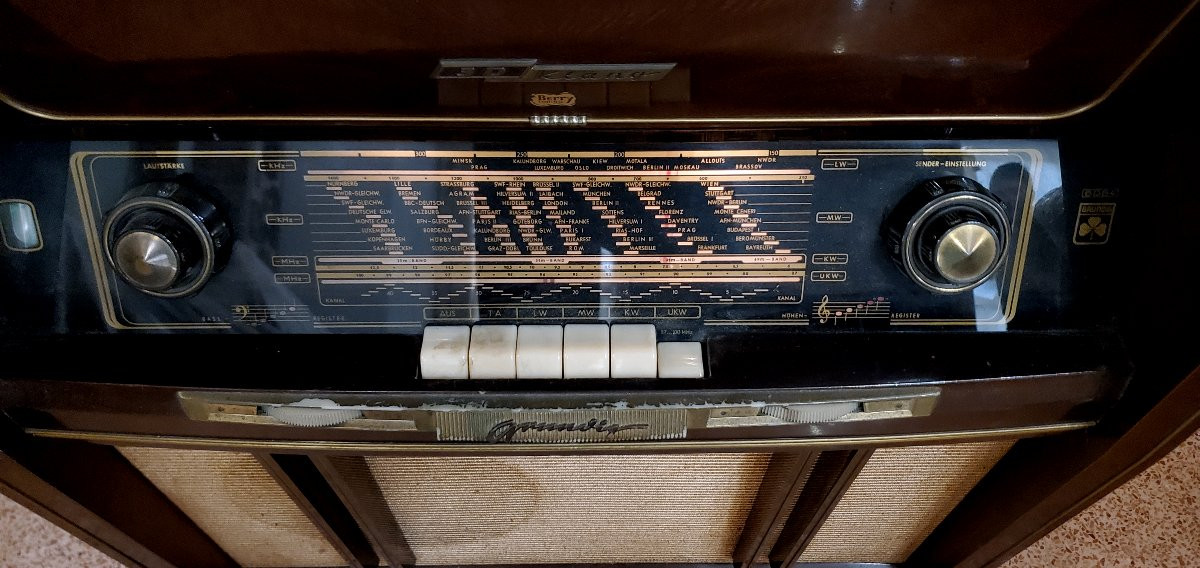 Radio anni 50 marca Grundig, con giradischi-photo-4