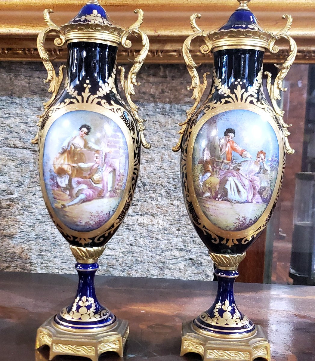 2 Antichi vasi in porcellana blu cobalto  timbrati manifattura di  Sevres-photo-1