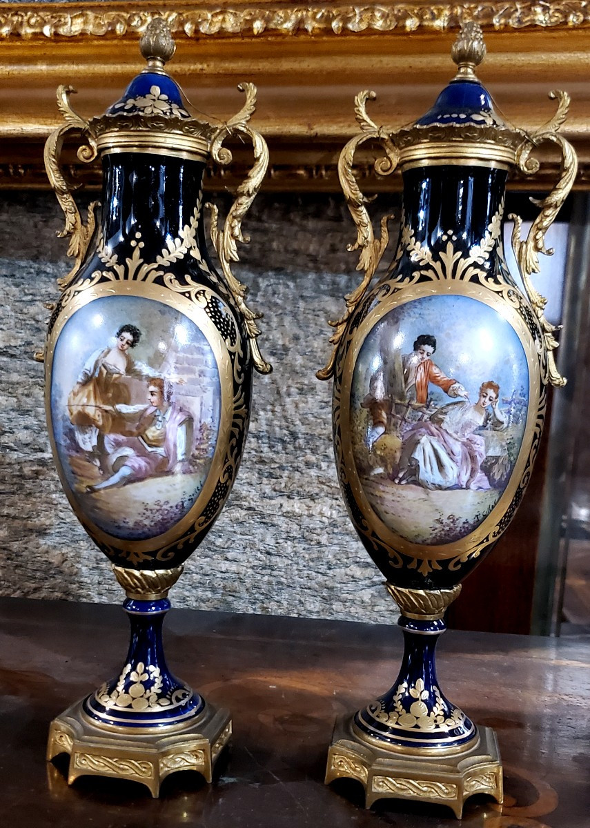 2 Antichi vasi in porcellana blu cobalto  timbrati manifattura di  Sevres