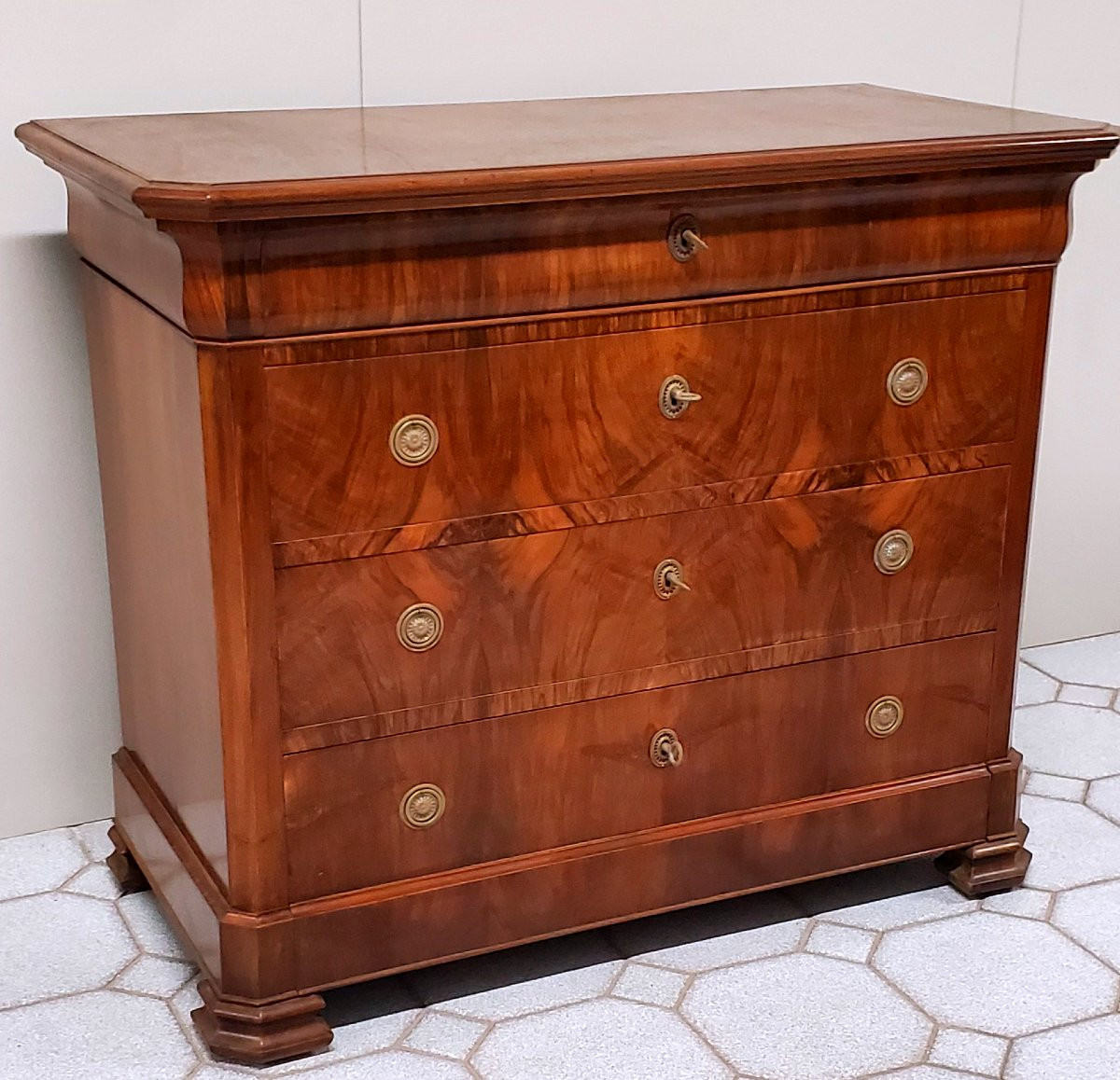 Antico comò epoca Luigi Filippo manifattura Francese ,in legno di noce .-photo-2