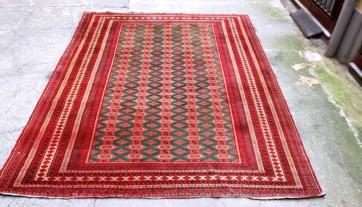 Antico tappeto Bukhara ,misure metri 3,30 x 2,50 . 