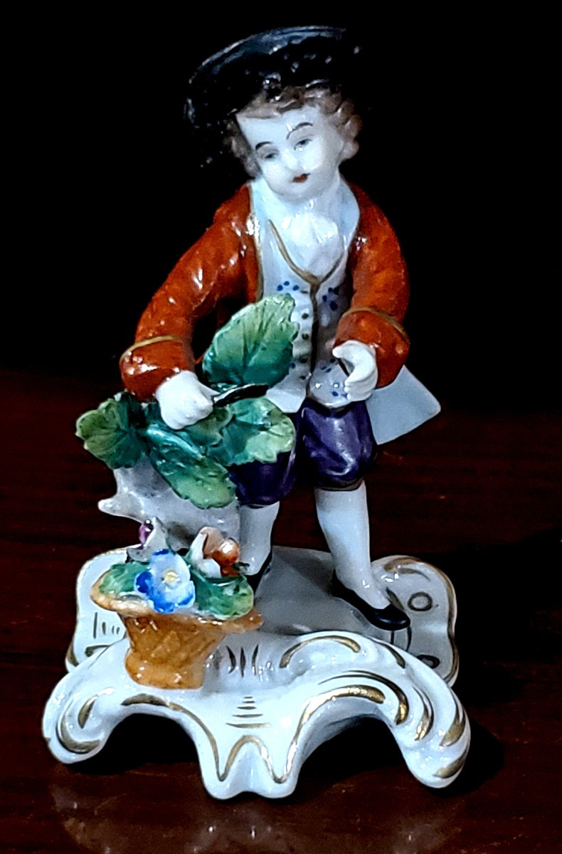 Antica statua in porcellana di manifattura tedesca Sitzendorf, Turingia